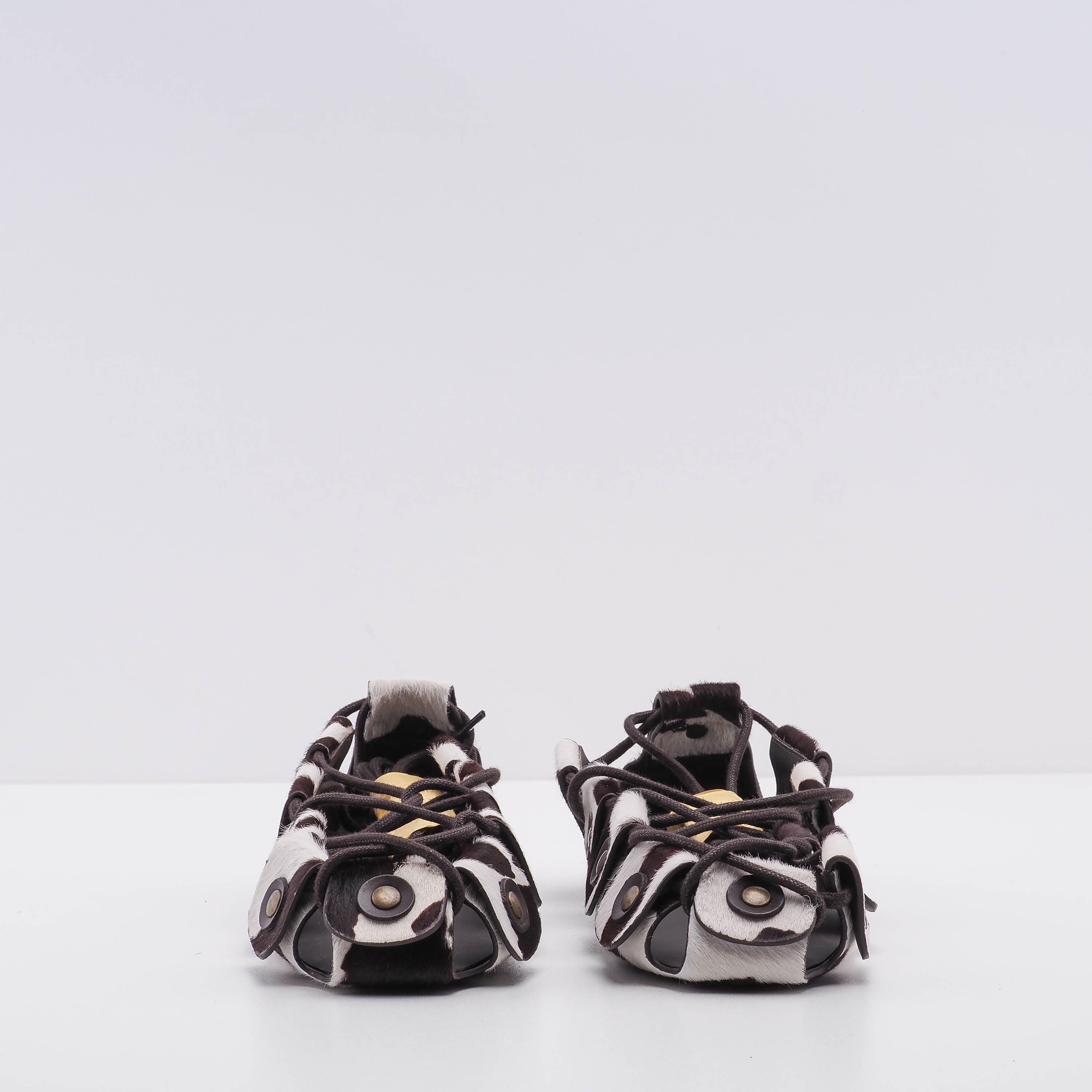 Tod's Women's White Cow Print Stringa Borchie Sandals Size 39 EU 6 UK 9 US